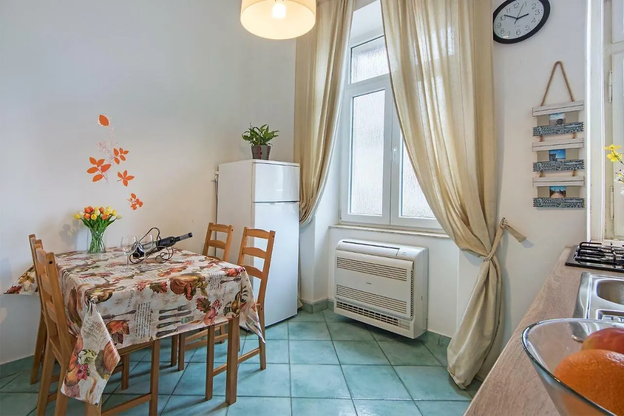Pula City Center Big Apartment With Private Parking